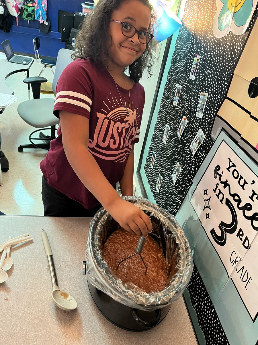 MsCrabtreesCrew's tweet photo. We celebrated Johnny Appleseed day with some homemade applesauce🍎 #isdstrong #THBentonproud #isdthird https://t.co/HxqPd2A5L6