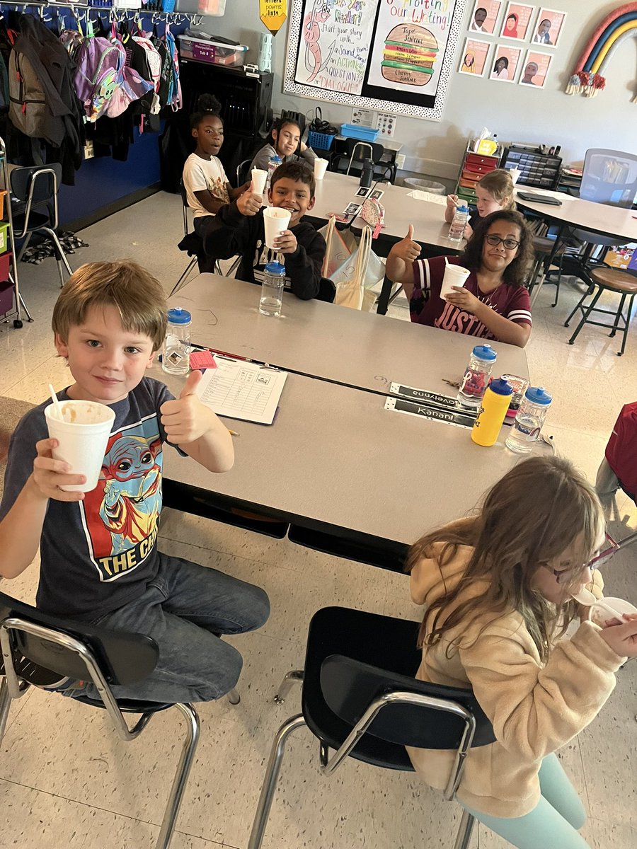MsCrabtreesCrew's tweet photo. We celebrated Johnny Appleseed day with some homemade applesauce🍎 #isdstrong #THBentonproud #isdthird https://t.co/HxqPd2A5L6