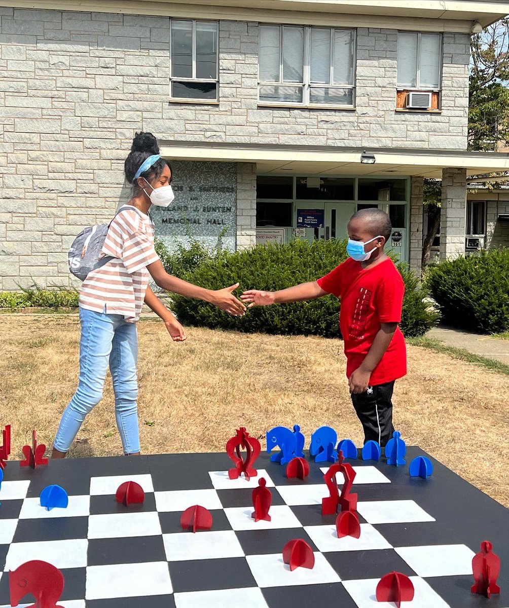 thegoodiedrop's tweet photo. 64 New Freshly Painted Squares Ready For A Queen!

A brand life-size chessboard has just been built outside of St. Paul’s Episcopal Church on Mansion Street in #Poughkeepsie, New York.
#Chess #HudsonValley @cityofpok 

READ THE ARTICLE @ THE GOODIE DROP - https://t.co/25zSmM22xB https://t.co/n37m6QWr1x