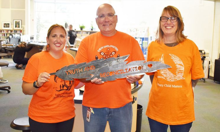 Simcoe.com (@simcoenews) on Twitter photo Nottawasaga Pines Secondary School in Angus unveiling art piece, among the events planned for Truth and Reconciliation Day
torstar.co/T00950KTvqZ Nottawasaga Pines Secondary School in Angus unveiling art piece, among the events planned for Truth and Reconciliation Day
torstar.co/T00950KTvqZ