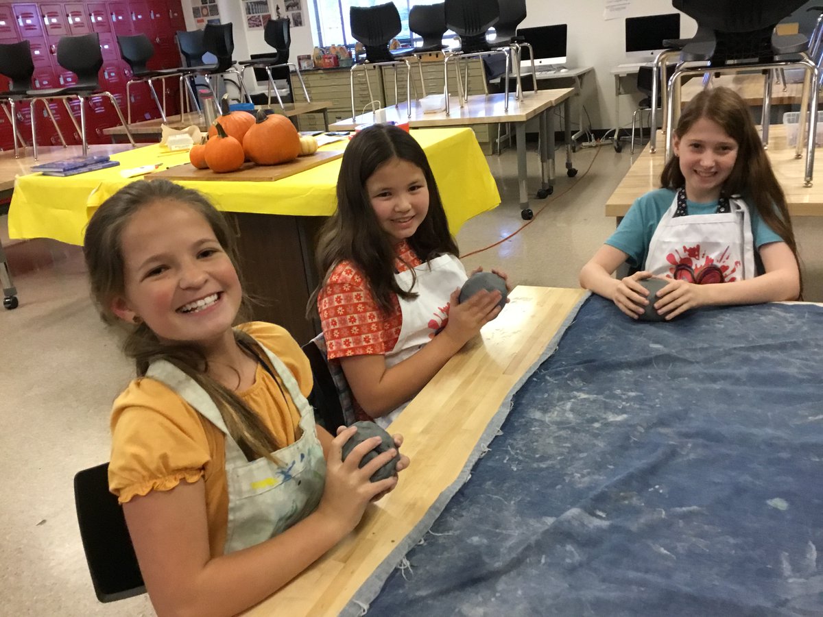maryannelemmon1's tweet photo. Ceramics Club had it's first meeting of the year. We are making pumpkin luminaries! #CTMSWolfWay https://t.co/qhCW0UWyuf