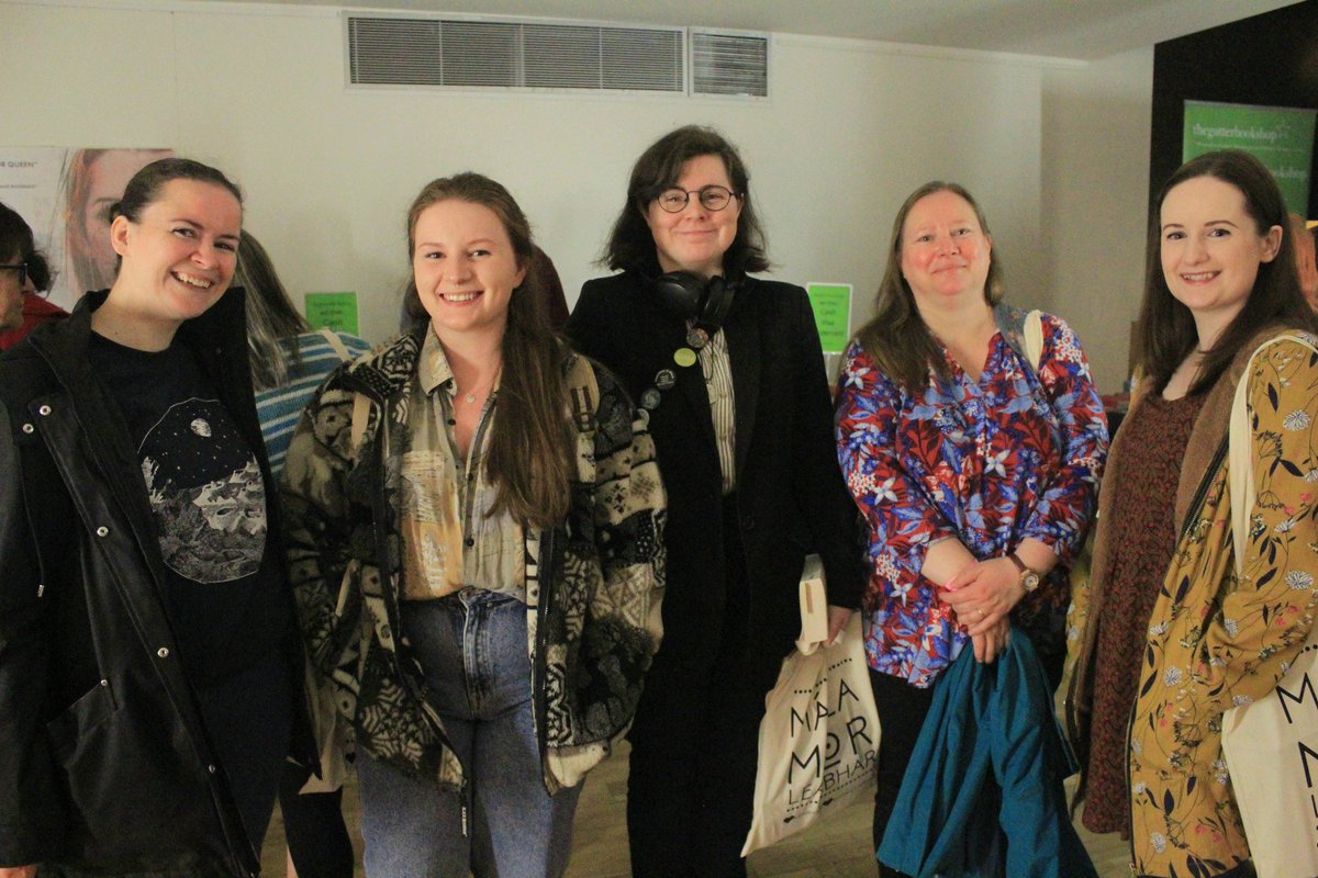 rurooie's tweet photo. ✨️📚🖤📸

#CBIConf22 #AllTheWayHome

@alexdunnewrites @Gra_OBrien @RontuService @LisaDoy80597302 @LisaCorrWrites @AlNolan @McNamaraKate @Conor_The_Geek @KidsBooksIrel https://t.co/EZsvkS38aB