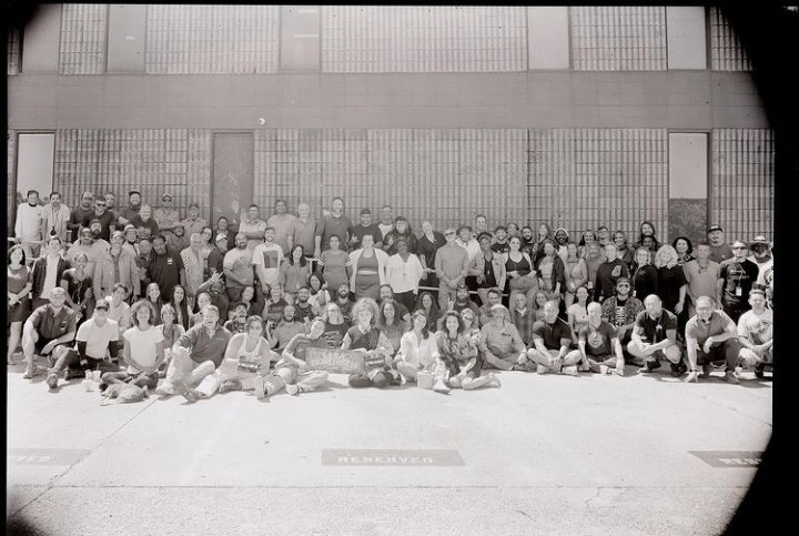 Cole Sprouse junto al elenco de #LisaFankestein