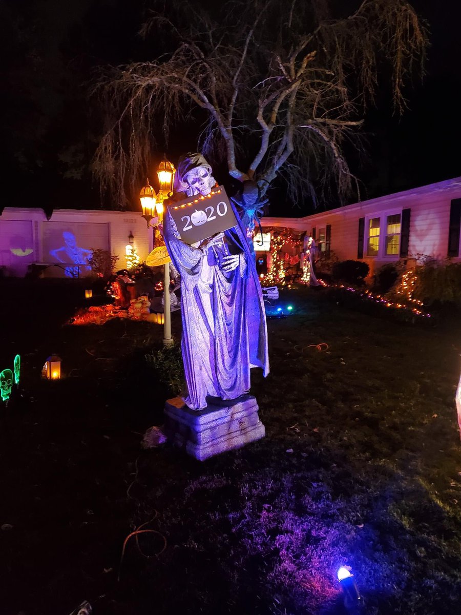leahhgood's tweet photo. this was their setup in 2020😷
(complete with a candy chute for covid-safe trick or treating) https://t.co/afVlqQ69uW