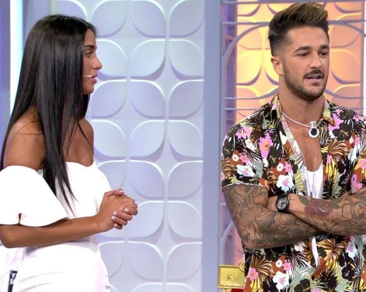 lauracaastroo's tweet photo. Que el SOLTERO vip también se ha liado con Claudia, si Clau aguanta sin poner los cuernos tiene mi corona porque a la pobre se le está juntando el ganado #TentacionesDBT1 https://t.co/PX3w2hZNMj