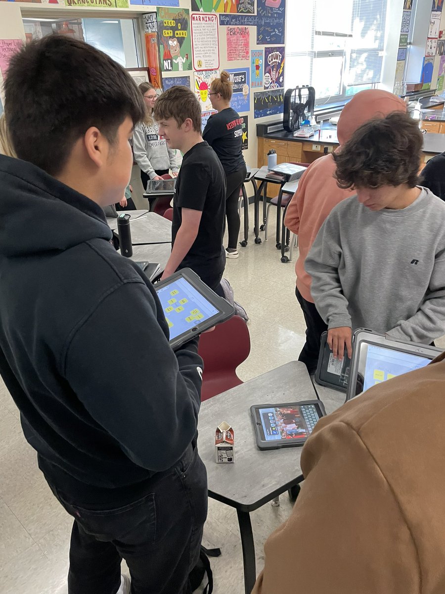 MrPropson's tweet photo. “Things I eat and things I don’t eat”
“I organized by its vibe”

Just a few ways kids classified matter today. New learning and revisions incoming tomorrow! https://t.co/gFdUbVFsBm