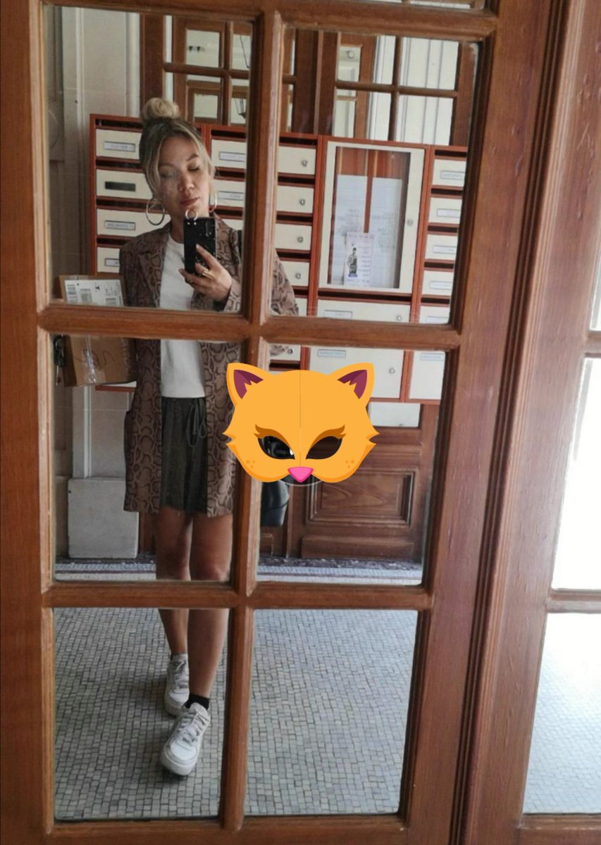 ODELIECHAN's tweet photo. L' automne a commencé le 23 septembre... 6 planètes en rétrograde, meow, kamoulox, bisous. https://t.co/GNQM9jugzy
