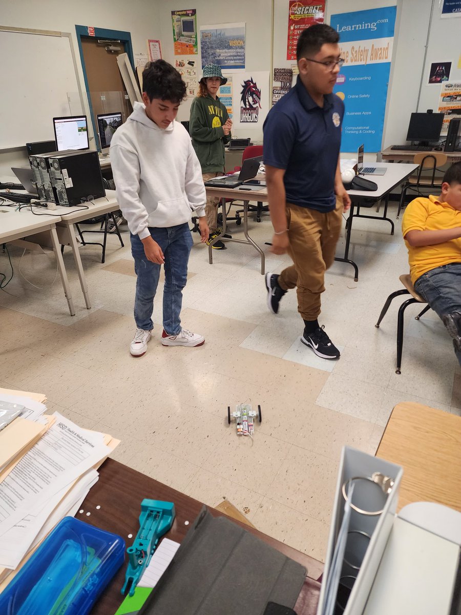 MrMaxwell1999's tweet photo. #coding #ComputerScience #STEAM #catamountsdream #wearemarshall #MMAFA #HISD #Houston #HoustonISD #CatamountzNation #Texas #HxTX #8thgrade #7thgrade #Sphero #coding @Sphero @SpheroEdu @dpvils @Todd_Rigney https://t.co/DzWdftEYE4