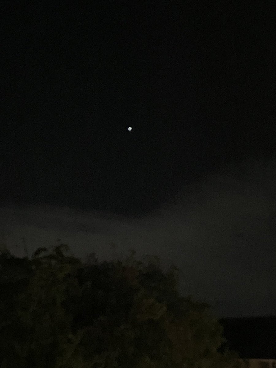 RochelleJamesx's tweet photo. No binoculars or telescope but here’s #Jupiter 🥰 https://t.co/a5Bt3oyWu0