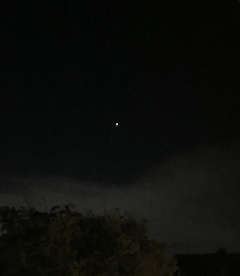 RochelleJamesx's tweet photo. No binoculars or telescope but here’s #Jupiter 🥰 https://t.co/a5Bt3oyWu0
