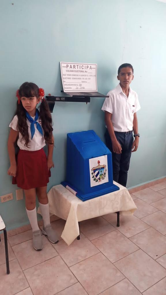 BasultoRamirez's tweet photo. Quién dice que los sueños no se alcanzan? Ya tenemos un #CodigoDeLasFamilias inclusivo, una fórmula de amor triunfante. #CodigoDeAmor https://t.co/M7G0kYaR9F