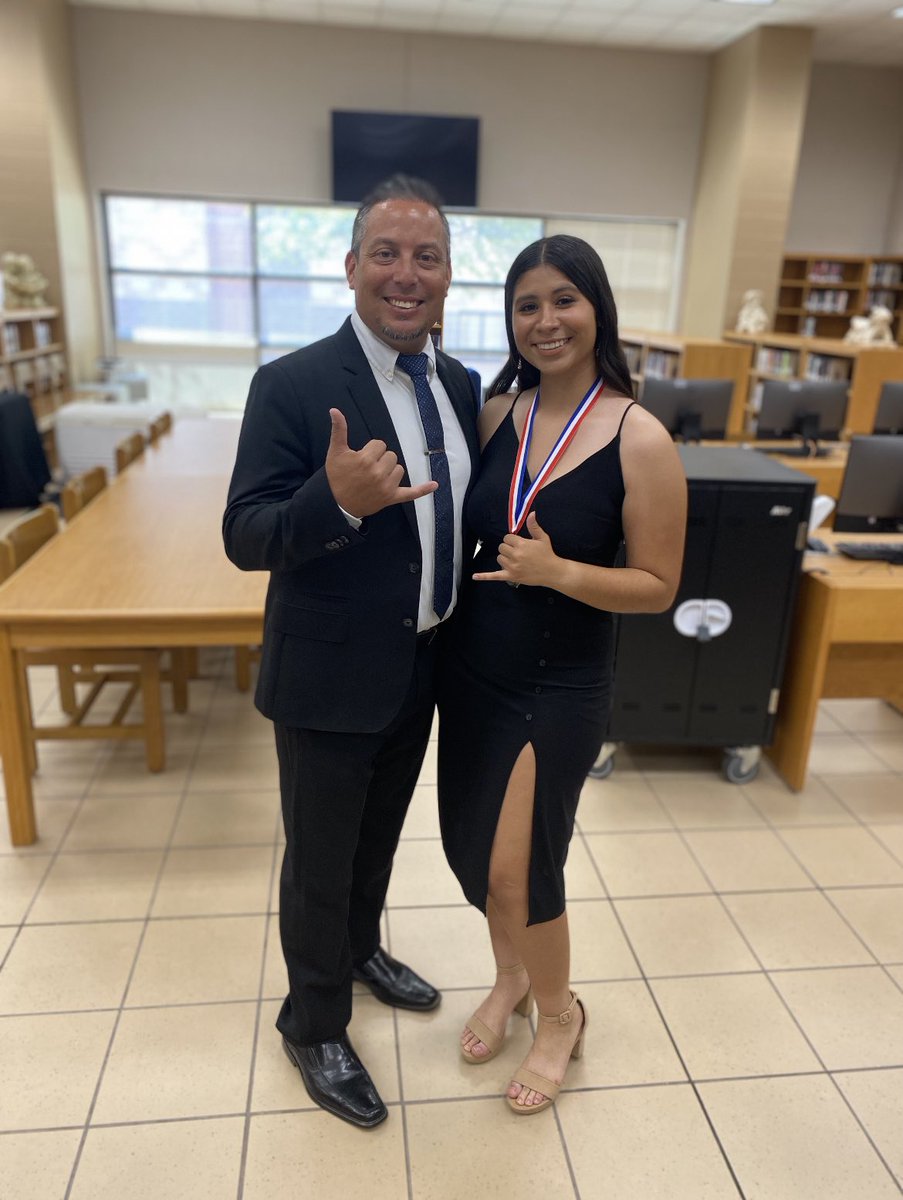 CHSToroSoftball's tweet photo. Congratulations to our Daisy Serna for being this month’s Border Patrol Youth of the Month! You make us Toro proud! #GrindDontStop #PowerInAPonytail #AmarrateElChongo 💪🏽🥎 https://t.co/KupdHzPf5l