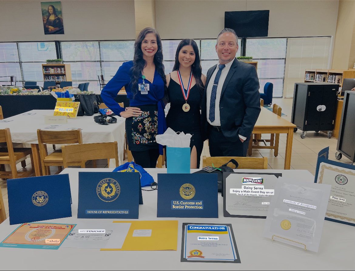 CHSToroSoftball's tweet photo. Congratulations to our Daisy Serna for being this month’s Border Patrol Youth of the Month! You make us Toro proud! #GrindDontStop #PowerInAPonytail #AmarrateElChongo 💪🏽🥎 https://t.co/KupdHzPf5l