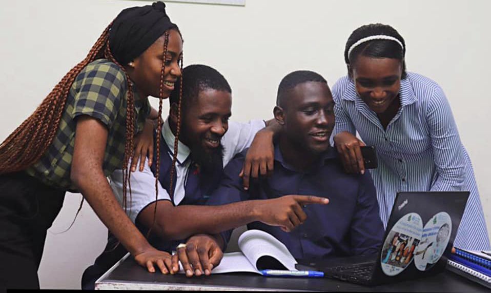 Redynamiser la vie associative,tel était notre objectif principal de départ.

Nous l’avons atteint,aidés de chacun d’entre vous☺️
Toute l’équipe du <a href="/bde_dc_yde/">BDE DIGITAL COLLEGE YDE</a> 2021-2022 vous remercie et espère vous avoir satisfait.

Bien du courage au prochain bureau exécutif⚜️

<a href="/DigitalCollege2/">Digital College Cameroun</a>