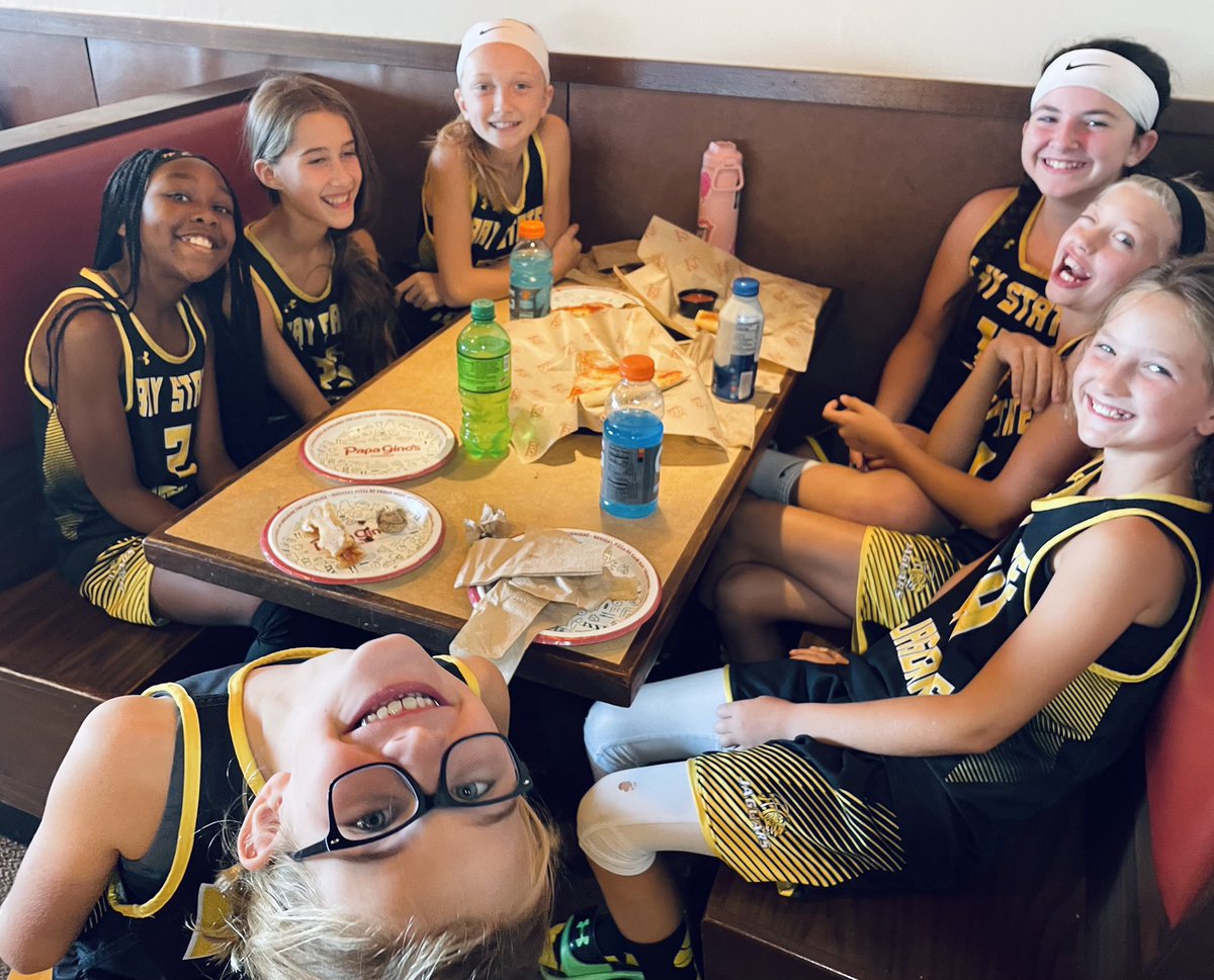 🏀😍🍕#teambuilding during the #FallTipOff <a href="/ZeroGravityBB/">Zero Gravity Basketball</a> <a href="/zg_newengland/">Zero Gravity New England</a> #hoops #basketball