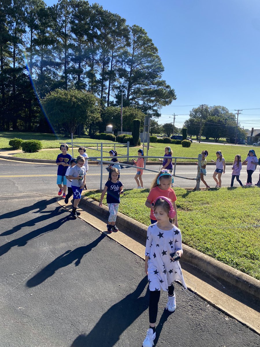 MrU_2ndGrade's tweet photo. We had a fantastic time with our first “Walking Classroom” lesson! Since we’ve been studying ancient civilizations, we decided to listen to a podcast about The Aztecs! @claremont_elem @walkingclassrm #nobeariers https://t.co/jzgzPwxY46