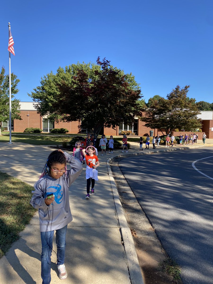 MrU_2ndGrade's tweet photo. We had a fantastic time with our first “Walking Classroom” lesson! Since we’ve been studying ancient civilizations, we decided to listen to a podcast about The Aztecs! @claremont_elem @walkingclassrm #nobeariers https://t.co/jzgzPwxY46