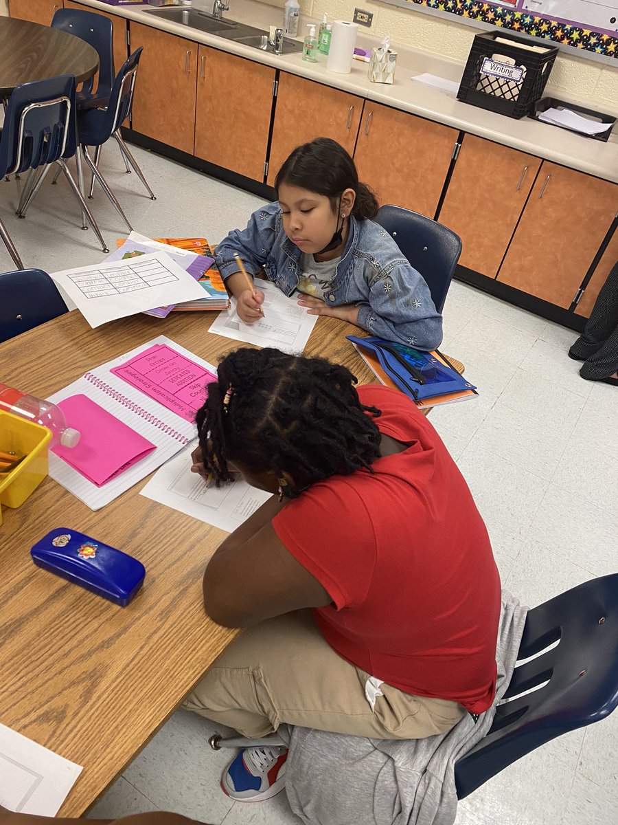 TeachSingleton's tweet photo. Yepppp there’s STILL a place for good ol’ interactive notebooks! Had to bring out all the strategies for multiplying for these 3rd Graders…pick one, any one! #LearningMultiplication #SOARMathletes #ParklaneSoars @Parklane_Eagles @asanders_PES @KeenyaJ @DrTamaraCandis https://t.co/t2m14SxnAe