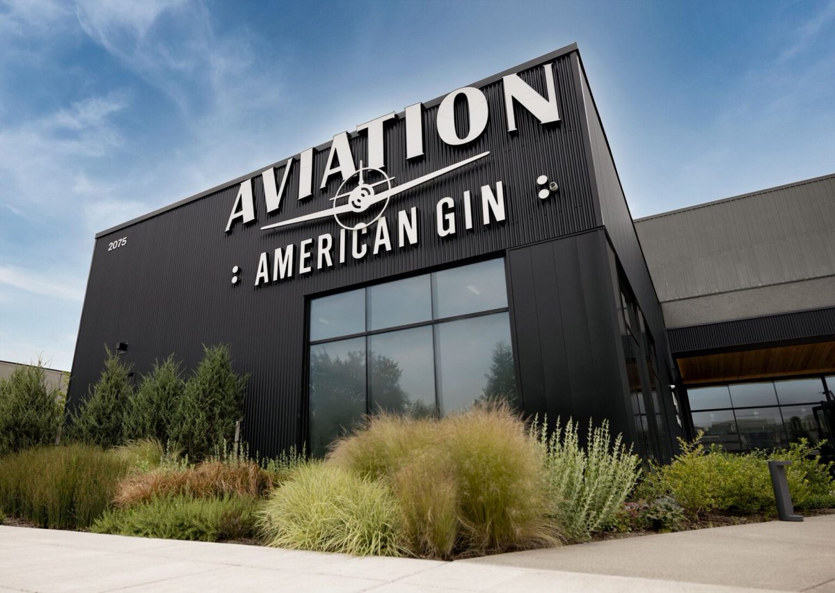 GinRaiders's tweet photo. Ryan Reynolds’ Aviation Gin Opens Doors to Distillery Featuring Tasting Room, Cocktail Bar, Escape Room and More
👉https://t.co/pGRkOJUmjy
#gin #americangin #aviationgin #ginlovers #news https://t.co/sB5DXeVRwk