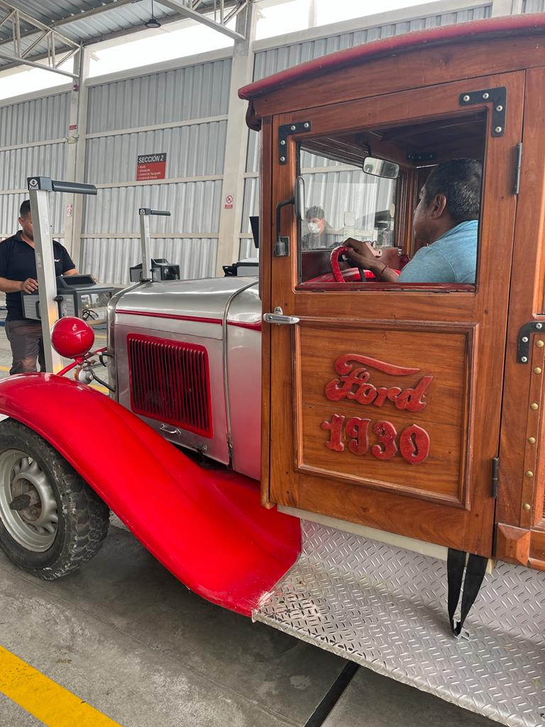 EPPortovial's tweet photo. Todos pasan✅ Vehículo Ford de 1930🛻 aprobó la Revisión Técnica Vehicular sin problemas.
Y tú que esperas, seguro pasas la Revisión Técnica Vehicular, nuestro índice de aprobación es del 100%. ✅
#NuestraVíaEsServirte
#PLAN2035
#Portovial2022 https://t.co/qAxwWYvJ0h