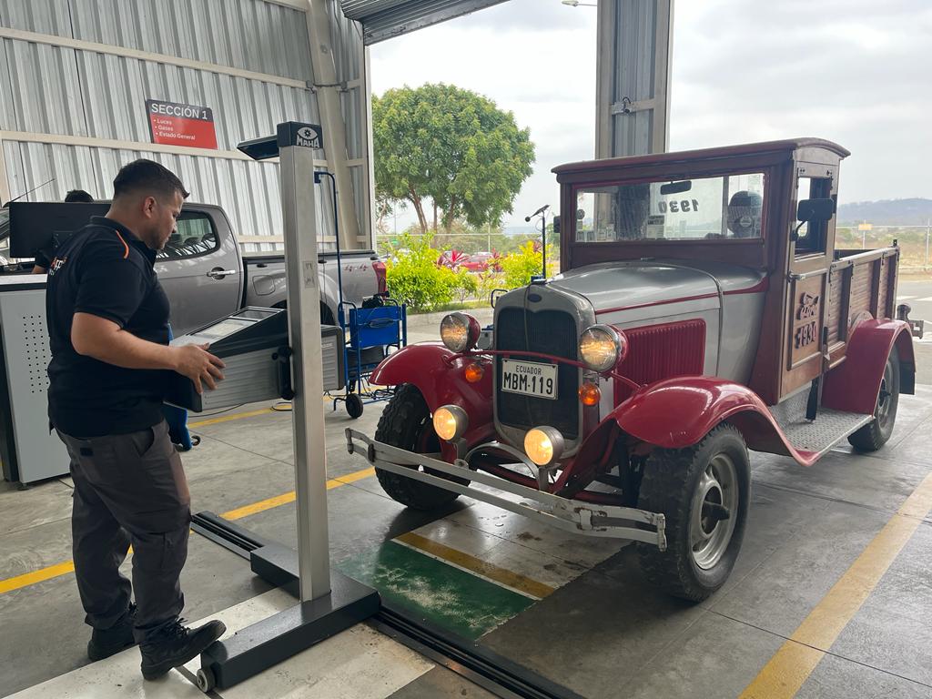 EPPortovial's tweet photo. Todos pasan✅ Vehículo Ford de 1930🛻 aprobó la Revisión Técnica Vehicular sin problemas.
Y tú que esperas, seguro pasas la Revisión Técnica Vehicular, nuestro índice de aprobación es del 100%. ✅
#NuestraVíaEsServirte
#PLAN2035
#Portovial2022 https://t.co/qAxwWYvJ0h