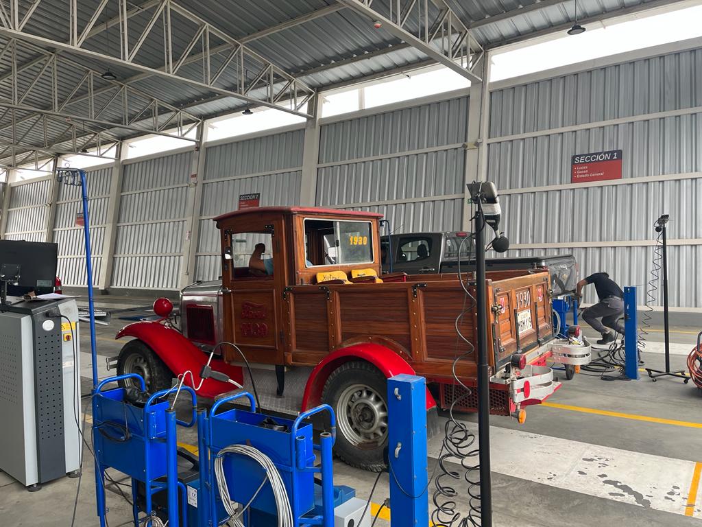EPPortovial's tweet photo. Todos pasan✅ Vehículo Ford de 1930🛻 aprobó la Revisión Técnica Vehicular sin problemas.
Y tú que esperas, seguro pasas la Revisión Técnica Vehicular, nuestro índice de aprobación es del 100%. ✅
#NuestraVíaEsServirte
#PLAN2035
#Portovial2022 https://t.co/qAxwWYvJ0h