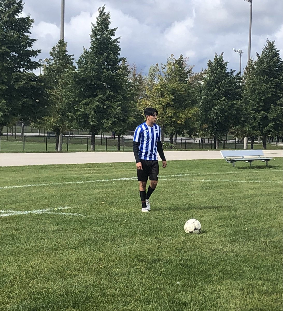 Ms_Romano10's tweet photo. Senior Eagles came out strong today against St. Jean De Brebeuf. 2-2 finish.  Well played boys. 👏🏻 @FrBressaniCHS https://t.co/vdAzHiFxGt