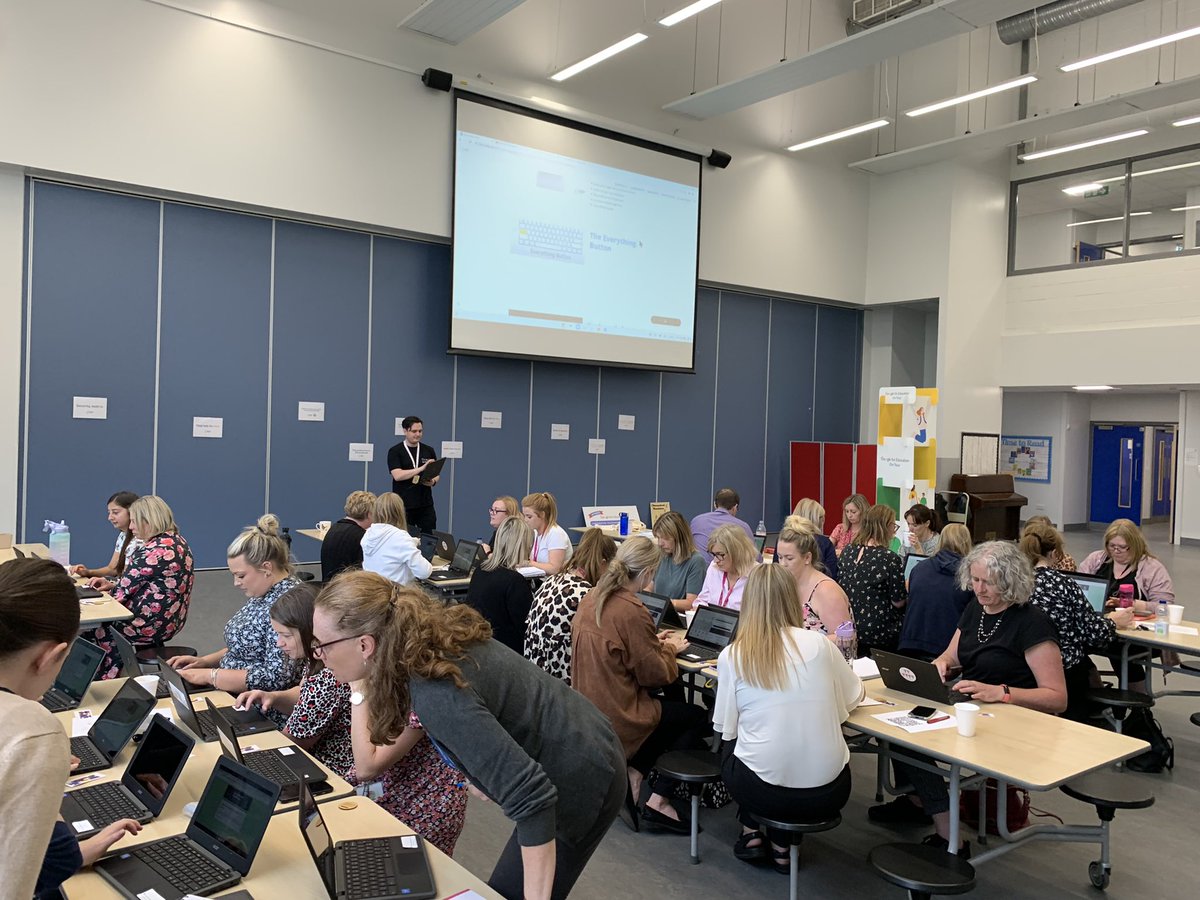 FordbankPS's tweet photo. What a great session recently where @ThornPriSch @AuchenlodmentPS @StDavidsPS @LPSandELCC joined us for the #ChromebookRoadshow with @NiallRidgway and his team.  Fantastic from start to finish!  @GoogleForEdu @DigiLearnRen @Schools_Digital 💻 💡 #localityworking https://t.co/VBevGUlDzb