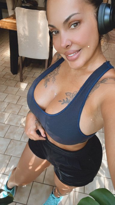 I love working outdoors! It&rsquo;s nice in Texas today. What&rsquo;s the weather where you are? https://t.co/0dmliQ1TOz<a href="/tag/newprofilepic"class="tags"><span>#newprofilepic</span></a>