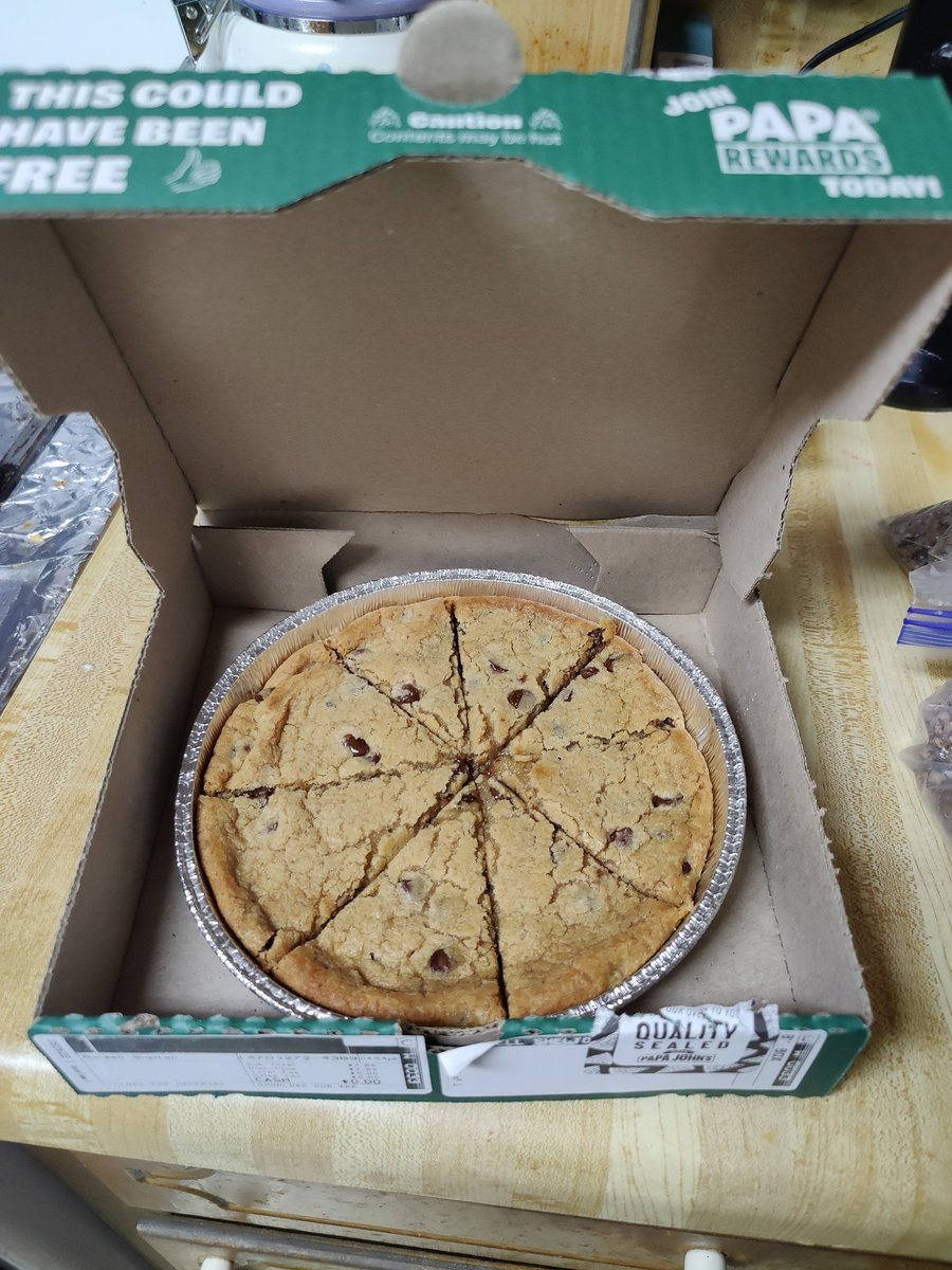 SaitamaMaster52's tweet photo. Thank you @PapaJohns for the birthday present! https://t.co/x3HIiQ5MA9