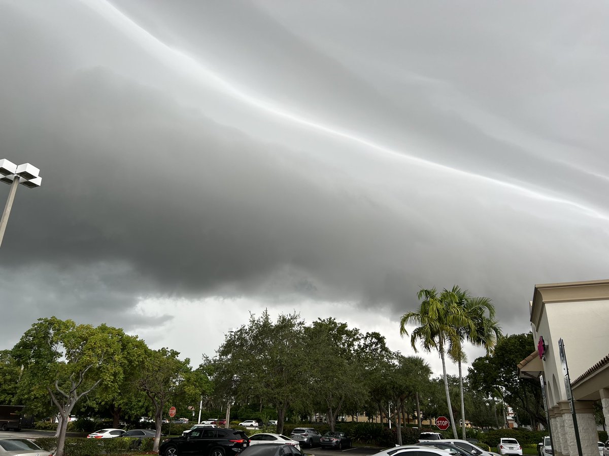 To all my friends looking at Florida and the incoming hurricane this is what our skies look like right now is the first bands of rain in Crossing Miami