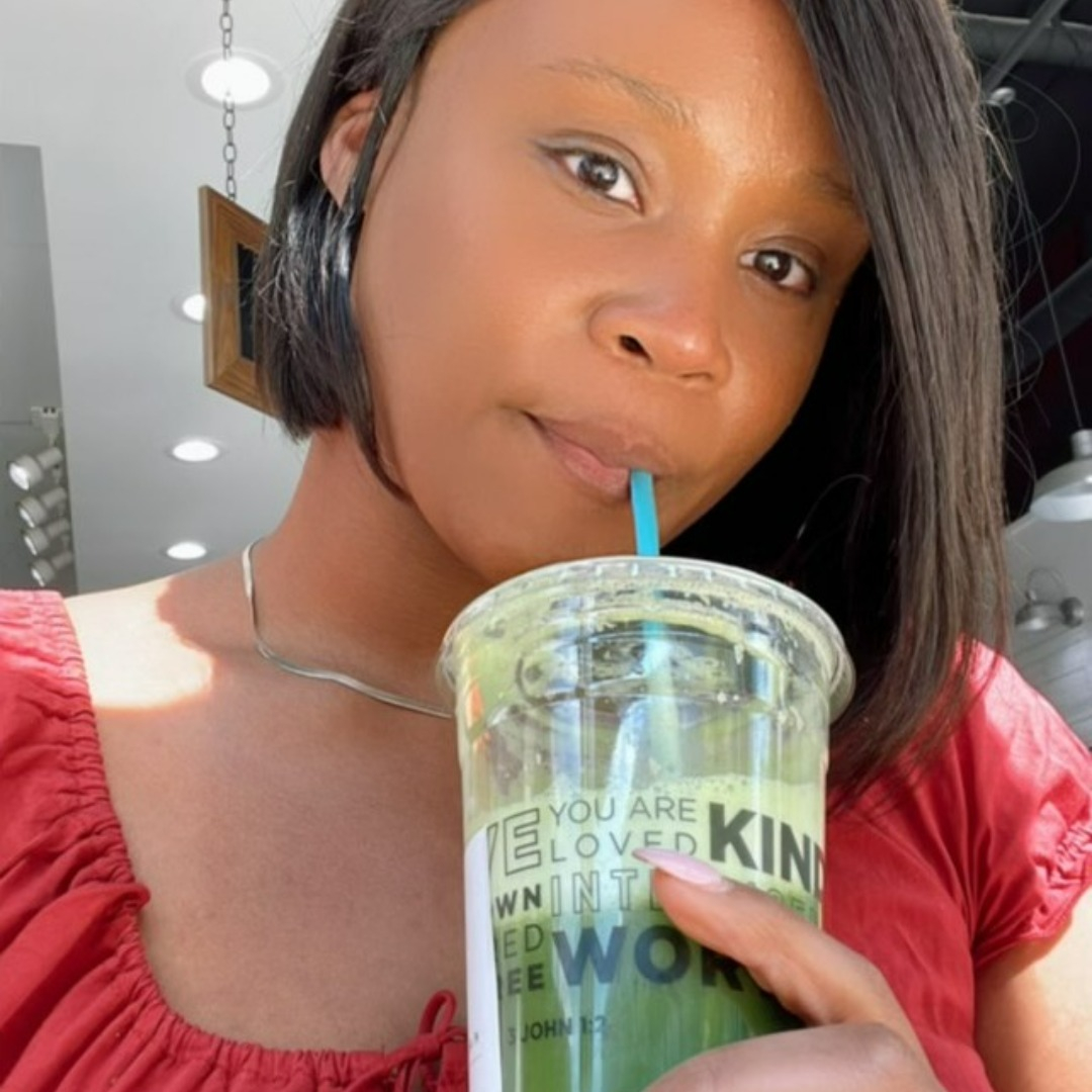 phadeStraws's tweet photo. It's time for a quick stop @clean_juice. The Intense One is good for YOU, while the phade blue straw is good for the planet. It's the perfect way to feel good about how you're starting a brand new week! #phadebluestraws #blueisthenewgreen #cleanjuice https://t.co/35k3be5d72
