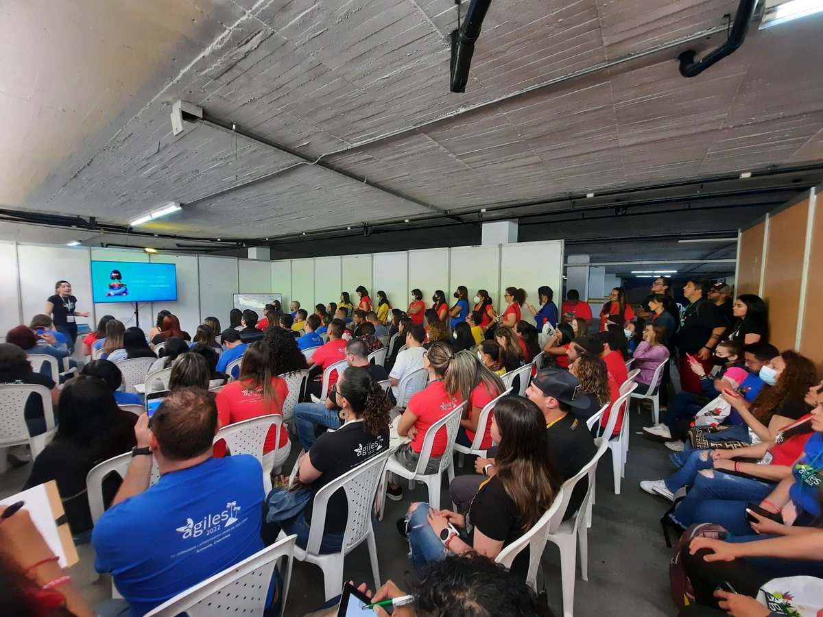 kleer_la's tweet photo. ¡🤩 Que grandioso encuentro #agileslatam2022 🙌!

- Reencuentro con la comunidad🫂
- Conversaciones de pasillos 💬💭
- Temas y charlas con mucho aprendizaje… inspira y apasiona 💫 
- Más personas brillando

Gracias @agilesla 👏 
¡Seguimos expandiendo fronteras⚡️! https://t.co/mFgMryCIiQ