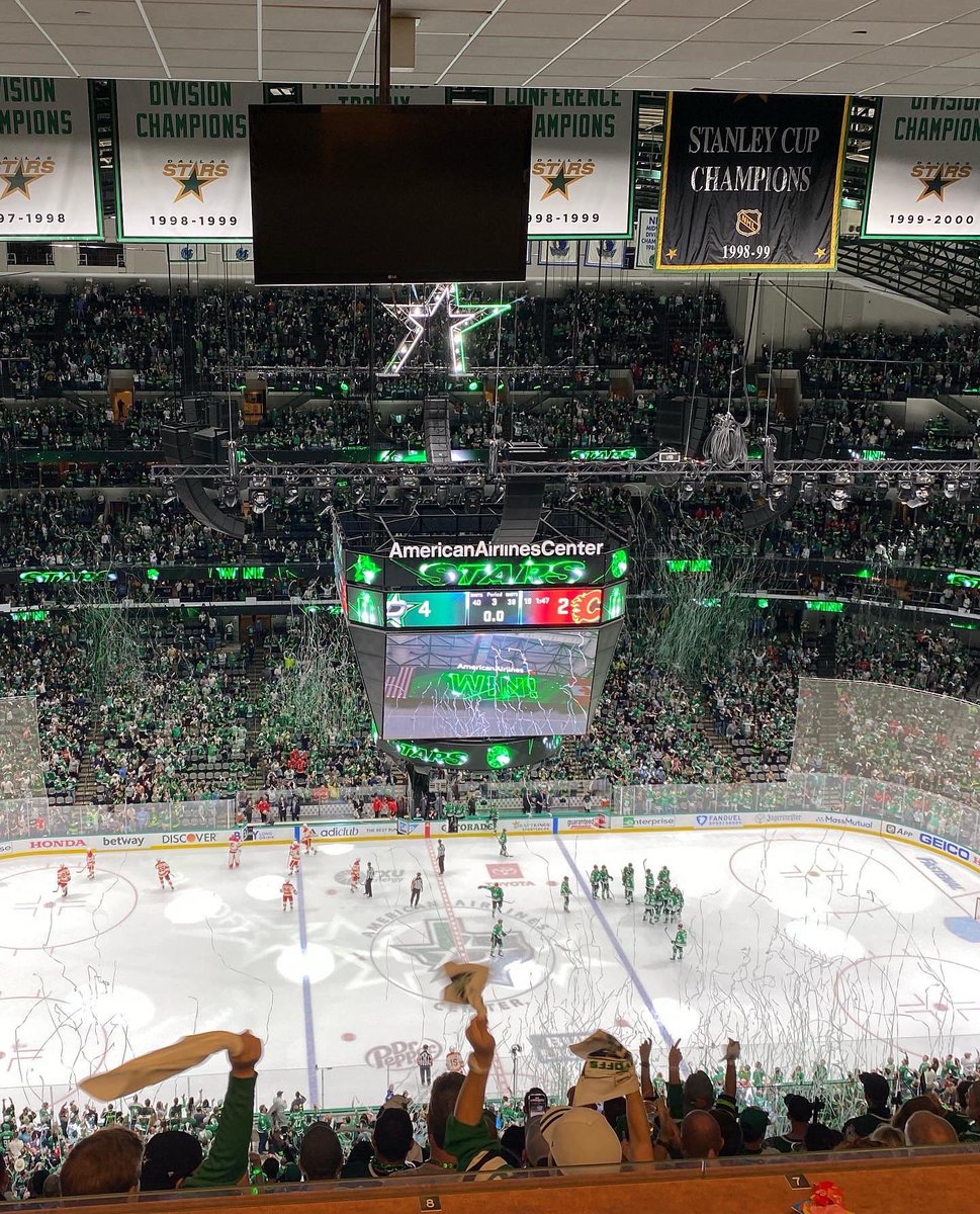 JessNevarez_'s tweet photo. I interrupt my football tweets to say that the @DallasStars preseason starts back up tonight! I’m so excited for my second season working with the game night PR staff. Be loud, wear green, go Stars! 💚 https://t.co/2Riqbmmn2W