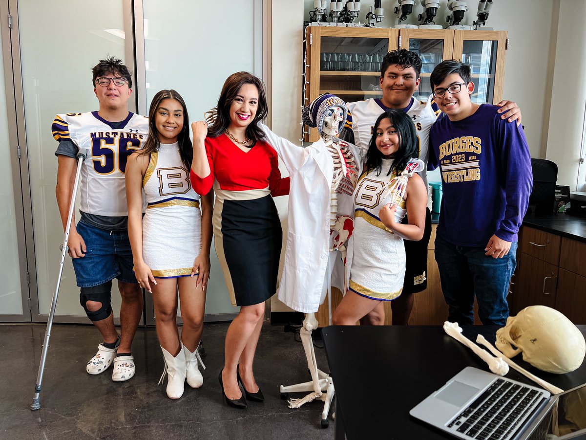 MonicaKTSM's tweet photo. Meet the Mustangs from Burges High! These incredible students are working on such a fascinating project. Their intellect is definitely another level! #EPISD @ELPASO_ISD @BurgesMustang https://t.co/vSvX9CBeM7