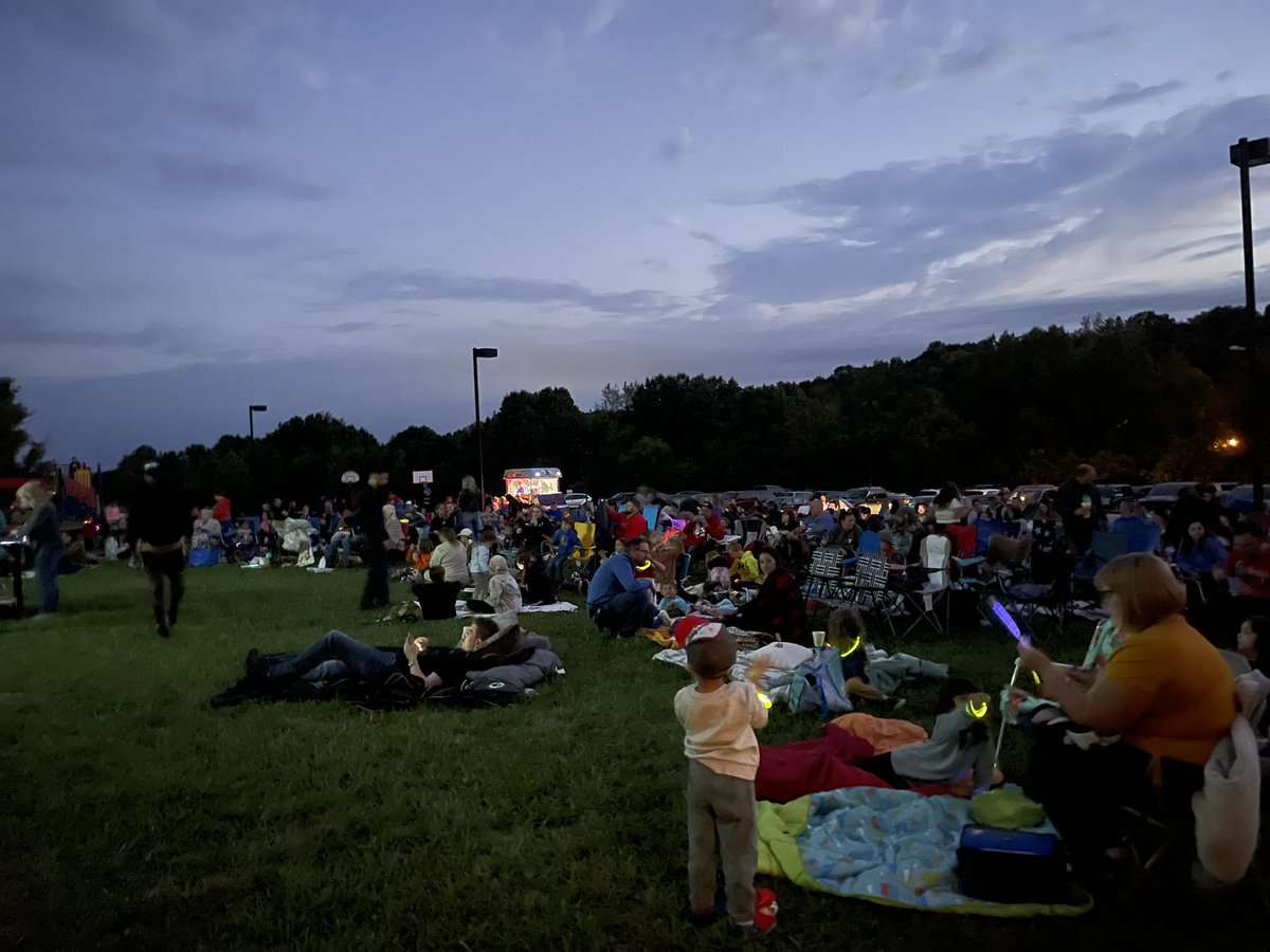 househelm's tweet photo. Beautiful weather, great people, and a cute movie, who could ask for more? #HawksSOAR https://t.co/dIXLIkjn7L