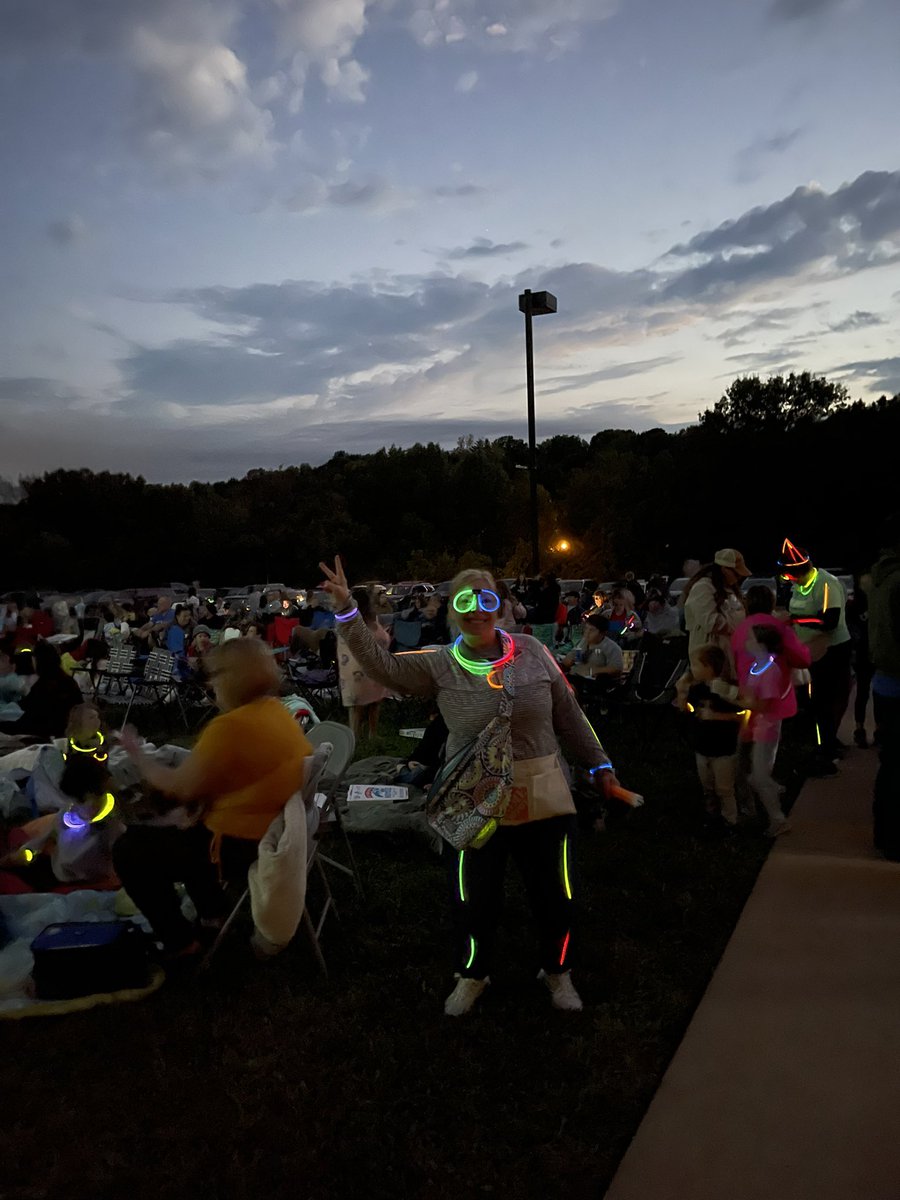 househelm's tweet photo. Beautiful weather, great people, and a cute movie, who could ask for more? #HawksSOAR https://t.co/dIXLIkjn7L