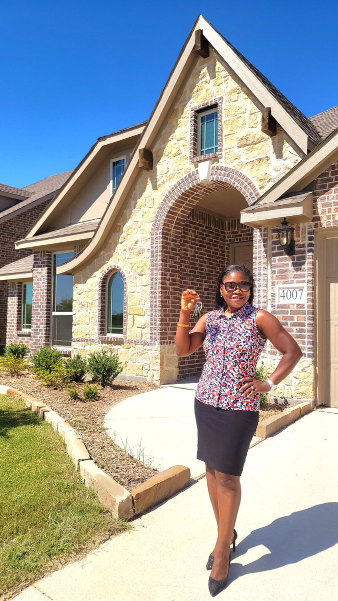 DopoeHelen's tweet photo. Happy New Week, you all.

I have a 3beds with a study that can be used for bedroom 2bath, nice size backyard, over 2000k sqft. 
Brand new construction. Under 415k.
Also, it comes with special financing.
Who wants the key to this house?🏡🔑 🤝 https://t.co/HHj1WK7zai