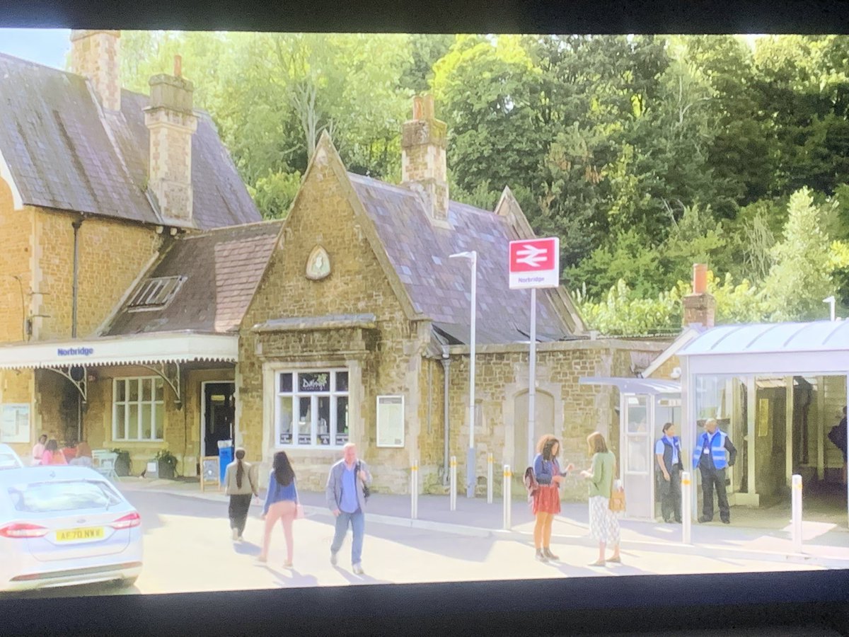 IndeedItsMark's tweet photo. Loved #InsideMan watched it at the #BFi last Wednesday night. 

My only nitpick was the opening train scene. Knowing London as I do; a #CircleLine tube train does not stop at the fictional BR station of #Norbridge.  That threw me out of the story for a moment.

The rest superb. https://t.co/UGx37kSepC