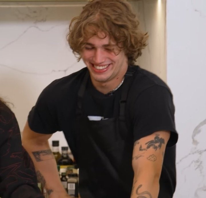 vinnieshugs's tweet photo. another cooking video 🫶🏻 https://t.co/vwVRjXnzod