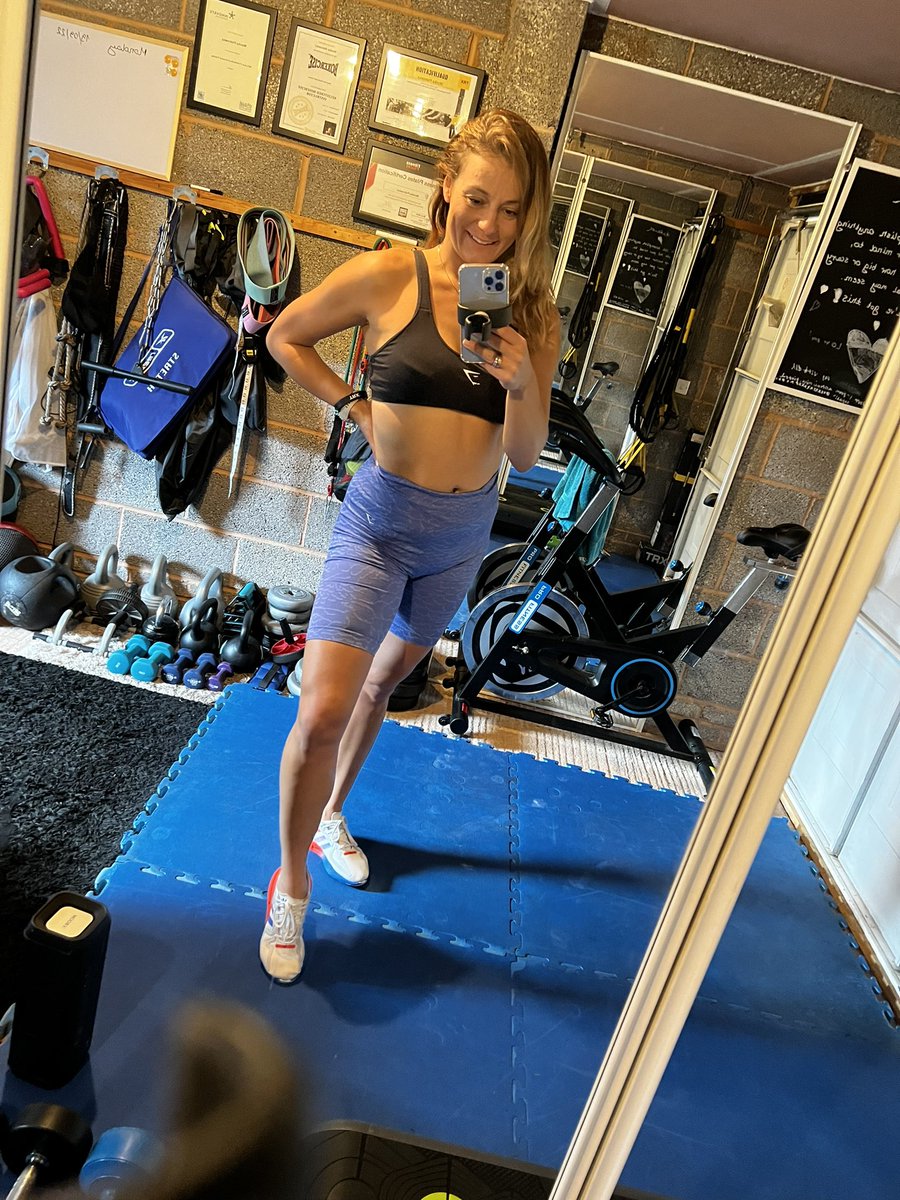 MonikaPowerMum's tweet photo. @Gymshark_Help My favourite kit is when I can feel good in any way - proud of myself 🫣 https://t.co/ePZ8YJHUeL