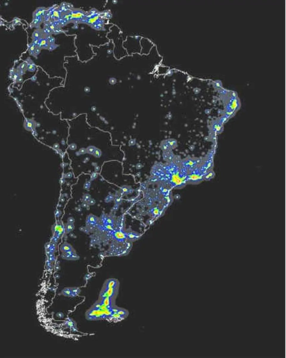 FabBallarini's tweet photo. Pesca indiscriminada
Increíblemente el Atlántico Sur está más iluminado que ciudades inmensas como Buenos Aires, Río de Janeiro o San Pablo
¿Cual es la razón? A unos 300-500 km de nuestra costa, miles y miles de barcos ilegales pescan Calamar de forma indiscriminada y sin control https://t.co/eaGboHa2nn