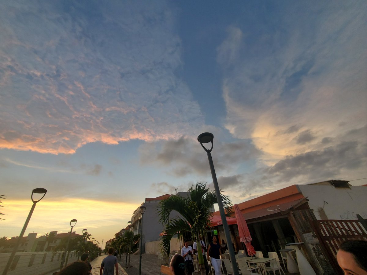 WilsonWeather's tweet photo. Nothing beats a gorgeous sunset made of the outflow from convection we flew earlier that day. Good views and great science 😊 #NASA #CPEXCV https://t.co/JcalU49nT4