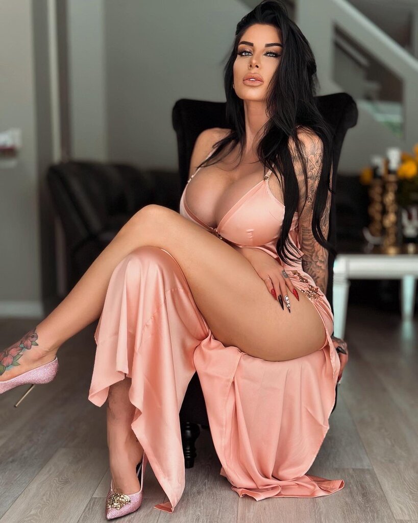 I say a few words and you will get on your knees and beg to be owned.

Oh... ur interested aswell? 💕😈
Just ❤️ and 🔄 this and Mistress might come find you 😘

findom - catfish- shiny - satin - hypno - scam - mistress - herrin - paypig - scamfetish