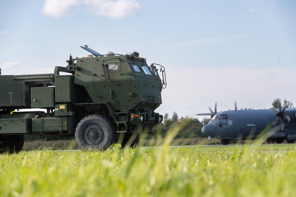 balt_security's tweet photo. .@USArmy's 🇺🇸 M142 High Mobility Rocket Artillery Systems (HIMARS) were deployed by MC-130J Commando II aircraft at the Spilve airfield and Liepāja airport, Latvia 🇱🇻, in support of exercise #NAMEJS2022, Sept. 26, 2022. #StrongerTogether https://t.co/5kcz2rPaqK