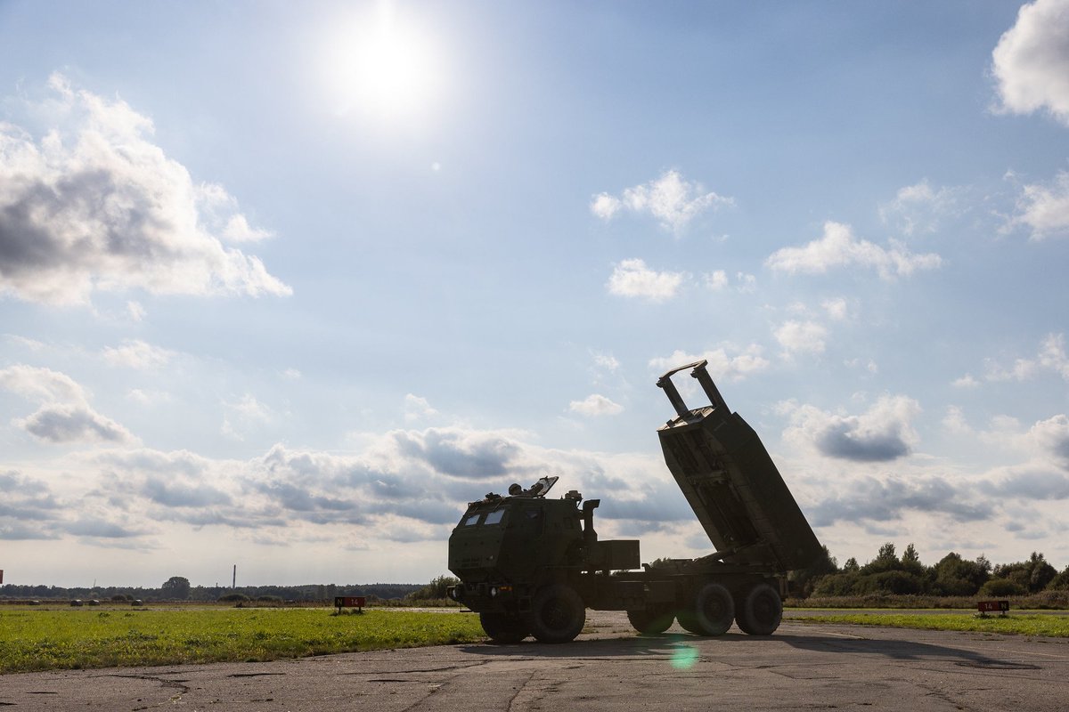 balt_security's tweet photo. .@USArmy's 🇺🇸 M142 High Mobility Rocket Artillery Systems (HIMARS) were deployed by MC-130J Commando II aircraft at the Spilve airfield and Liepāja airport, Latvia 🇱🇻, in support of exercise #NAMEJS2022, Sept. 26, 2022. #StrongerTogether https://t.co/5kcz2rPaqK