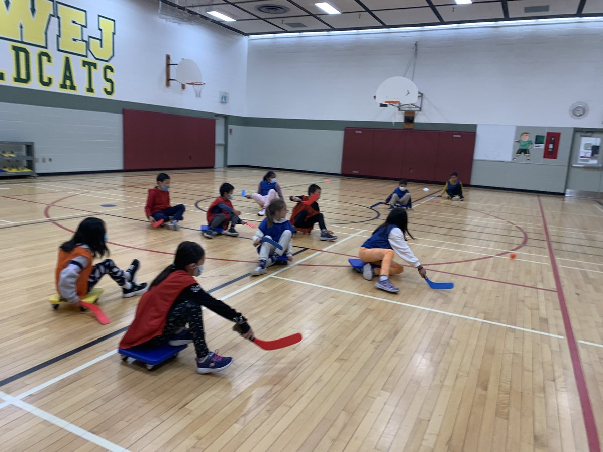 VictoriaEsplin's tweet photo. Inspired by Terry Fox. Modified kickboard floor hockey for gym class. #perseverance #determination #grade2-3 @WEJPS https://t.co/XSMgATmchX