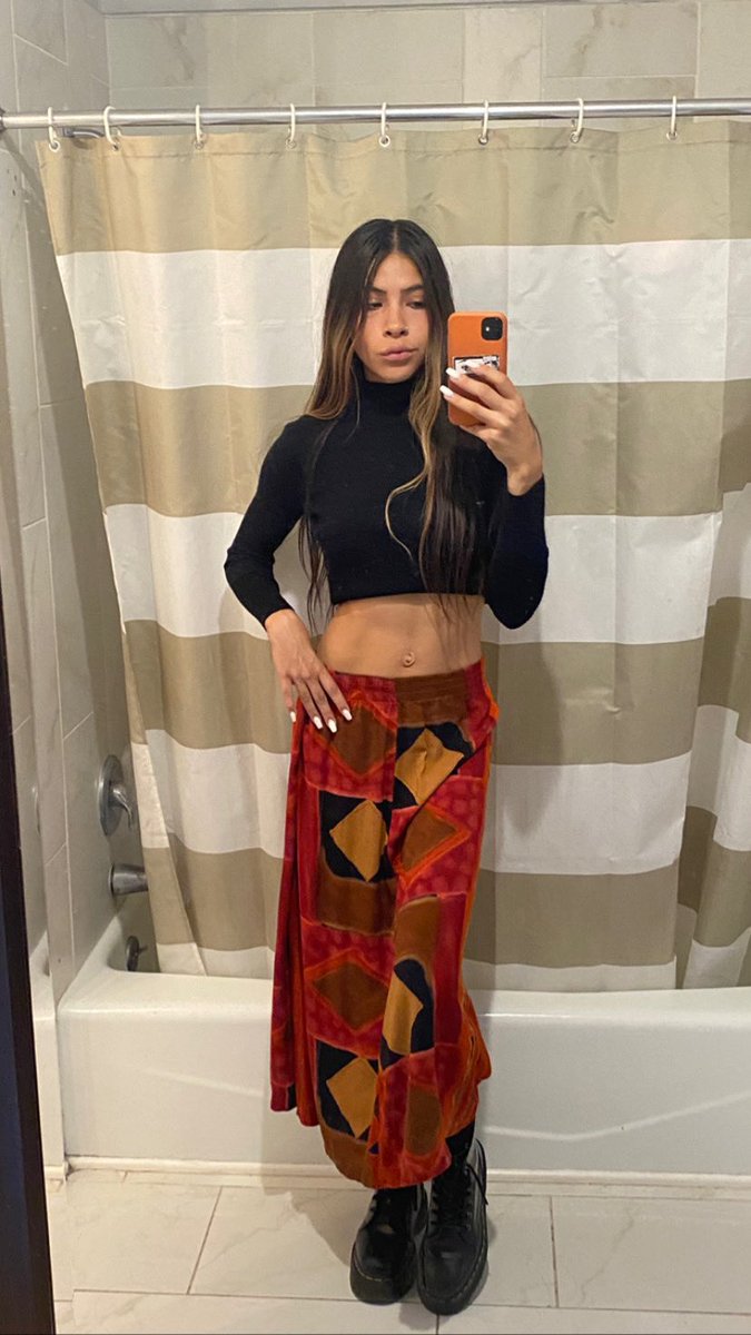 theblunttt's tweet photo. the sexual tension between me n long skirts is real https://t.co/fzpux0jp6m