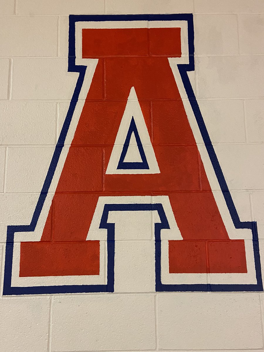 MrsWarrenPHS's tweet photo. Mural in Gym is done. We had over 30 volunteers work on this project and the results are Amazing!!! Could not be more grateful or thankful for everyone’s support! @honor_patriot @THEPatriotHS @leadphs https://t.co/O5FWErAB87