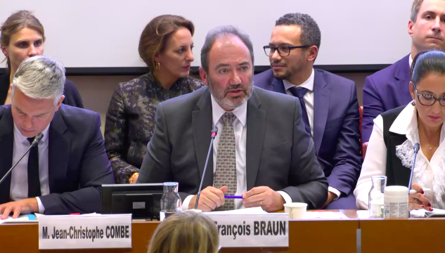 CordierCaroline's tweet photo. François Braun rappelle les expérimentations votées l'an dernier ds le PLFSS, pas encore lancées : "les travaux ont avancé, je m'engage à ce que ces expérimentations puissent être lancées en décembre" pour accès direct aux IPA et en janvier pour celles accès direct aux kinés https://t.co/8T4A0JsE5T